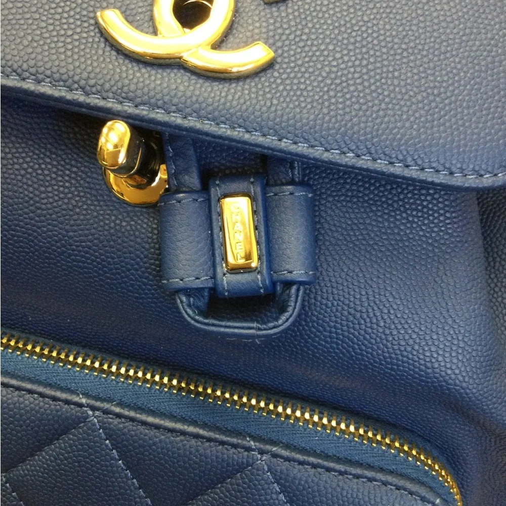 CHANEL closure 050